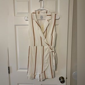 Francesca’s white and brown romper size medium